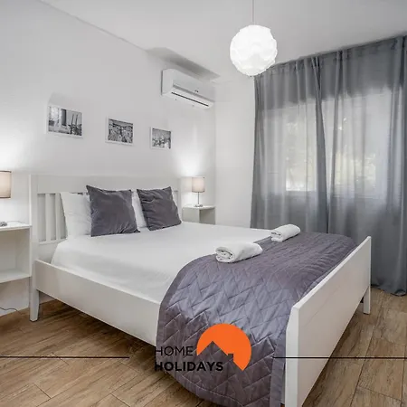 Apartment #002 Donalds Flat By Holidays