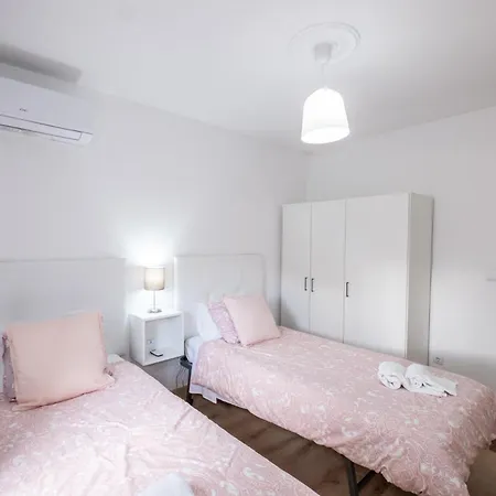 #2 Amazing 3 Bedrooms -Center- 5 mim Walk beach Appartement