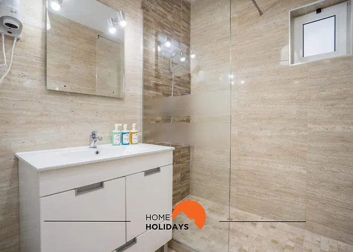 #002 Donalds Flat By Holidays *