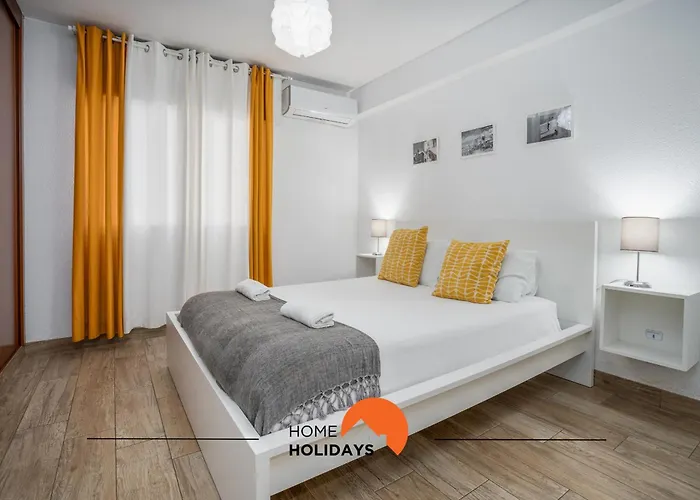 #002 Donalds Flat By Holidays