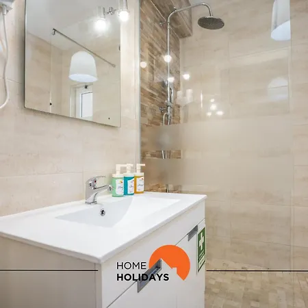 #002 Donalds Flat By Holidays Appartement